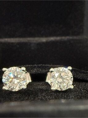 Classic White Diamond Round Stud Earrings in Silver